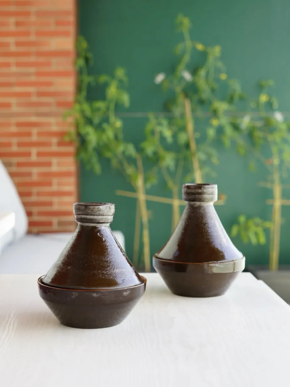 Conjunt de Tajín — Petits tajins de gres, amb la seva tapa cònica.